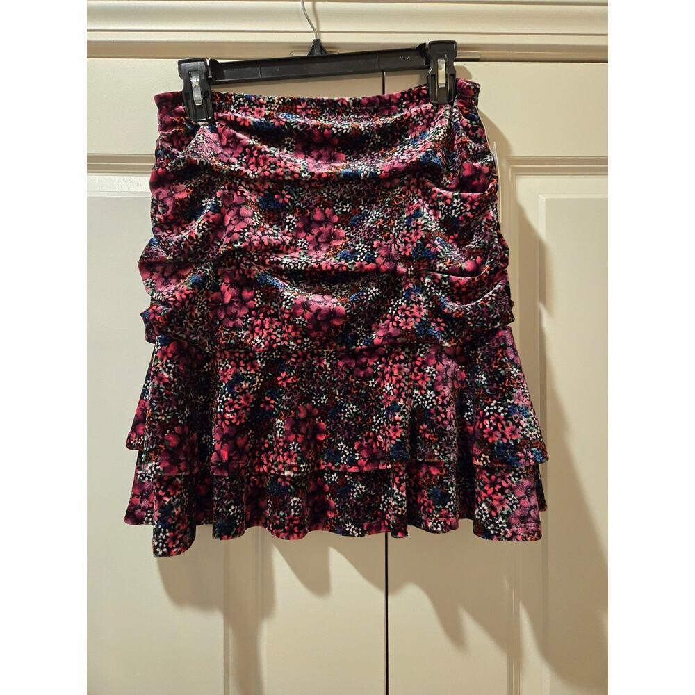 Cute flowery tiered miniskirt